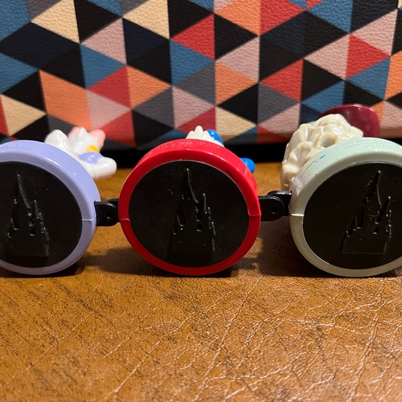 1999 McDonalds Disneyland Paris Disney Hook Peter Pan Donald Daisy Stamp Toy - Picture 6 of 7